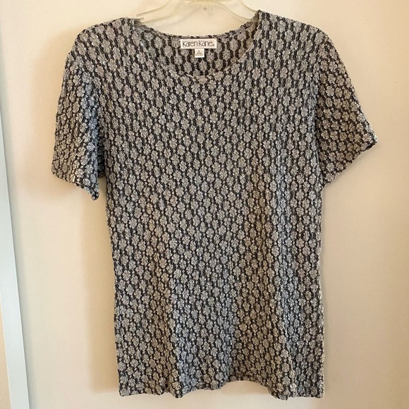 Karen Kane Tops - Karen Kane silver/gray top with short sleeve- size L.